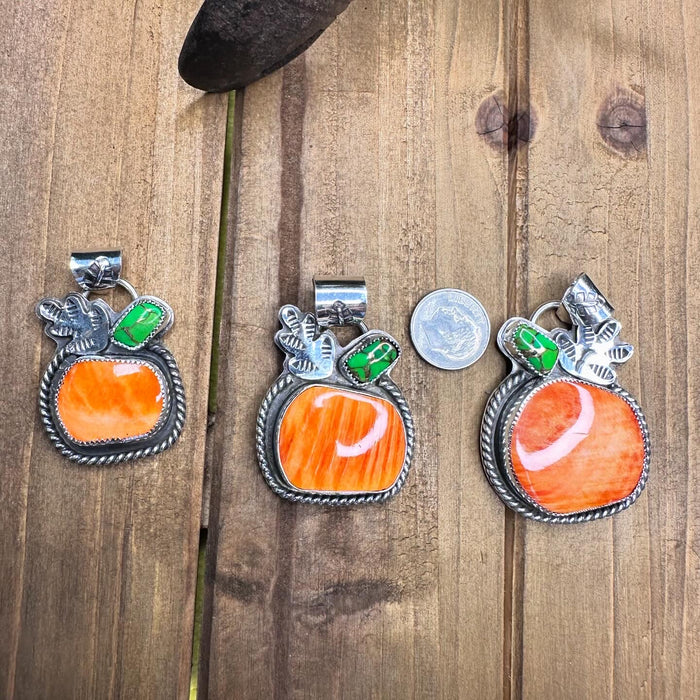 Small pumpkin pendant without chain