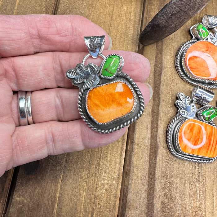 Small pumpkin pendant without chain