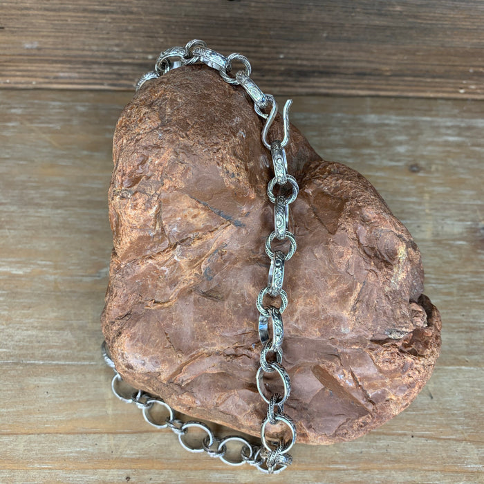 Large patterned link chain necklace