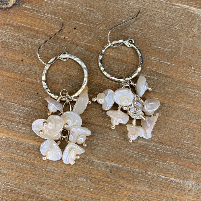 Keshi pearl with hammered hoop earrings