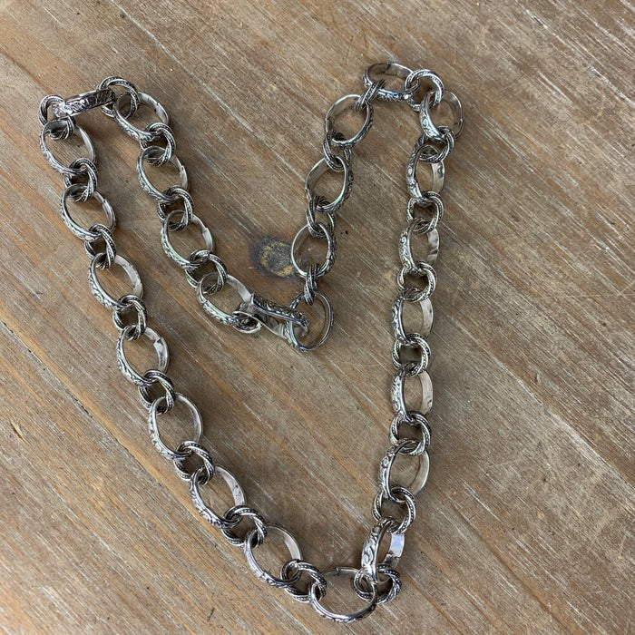 Large patterned link chain necklace