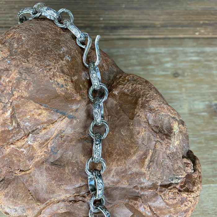 Large patterned link chain necklace