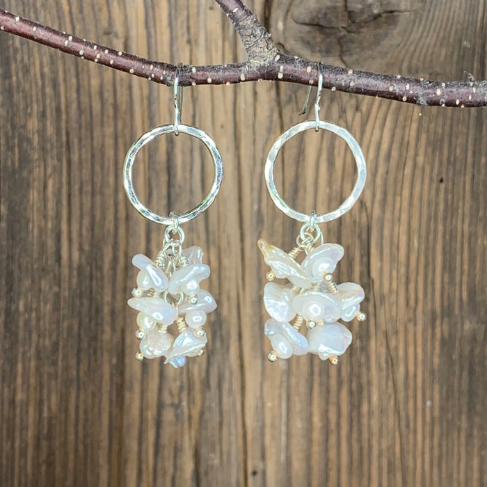 Keshi pearl with hammered hoop earrings